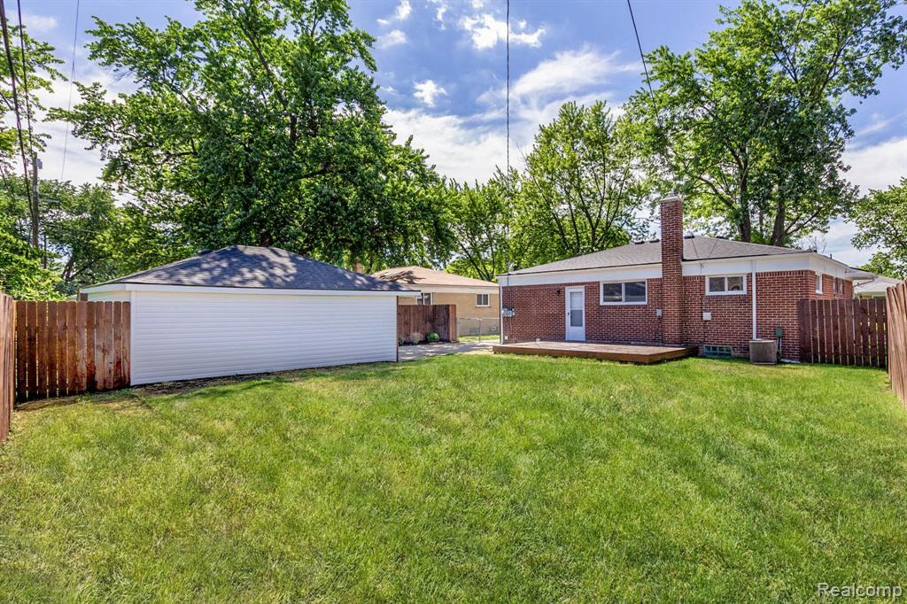 24865 Ridgecroft Avenue Eastpointe, MI 48021 - Photo 31 of 33