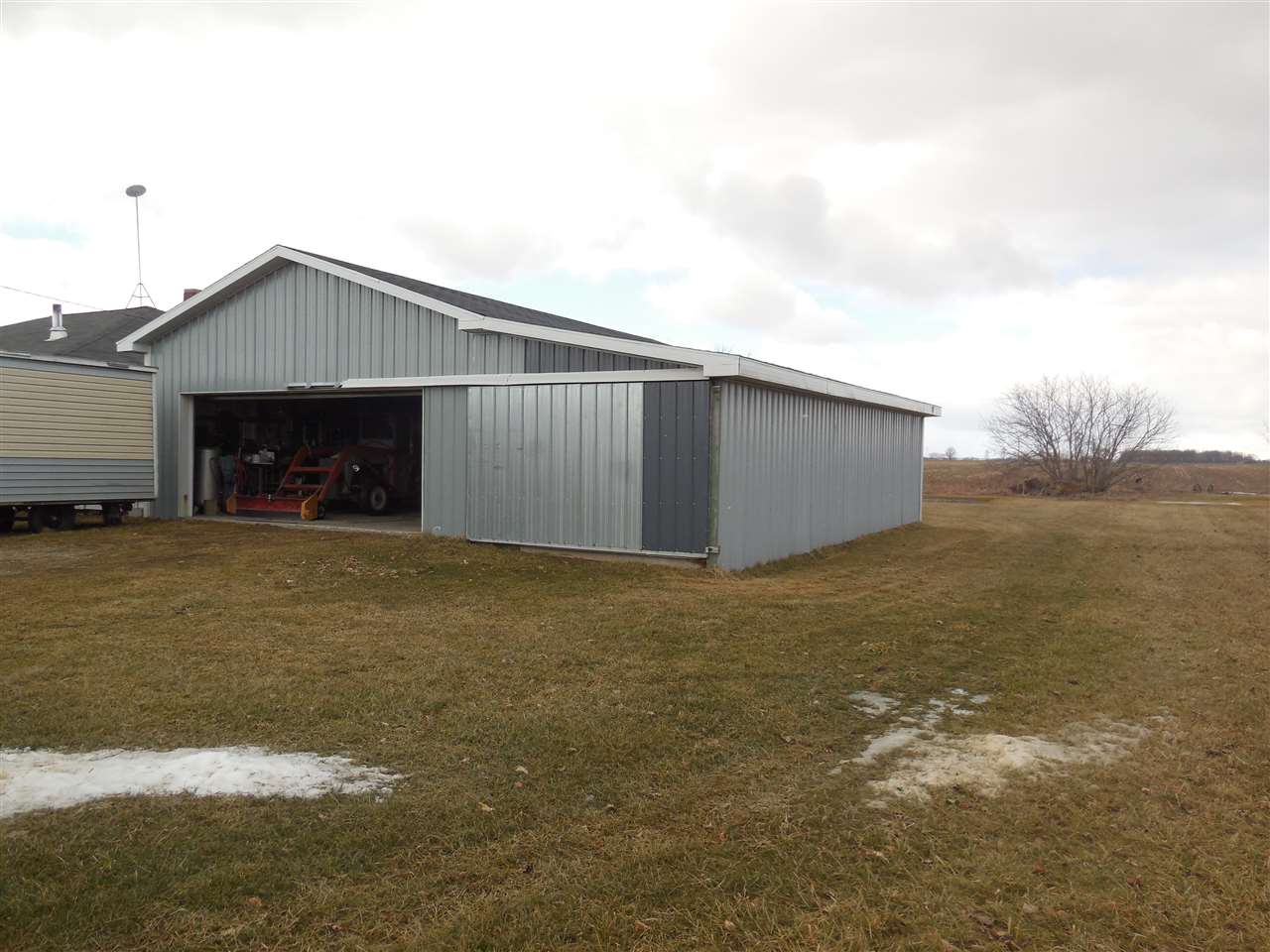 1507 South McClelland Road Ithaca, MI 48847 - Photo 4 of 38 1858217-3.JPG