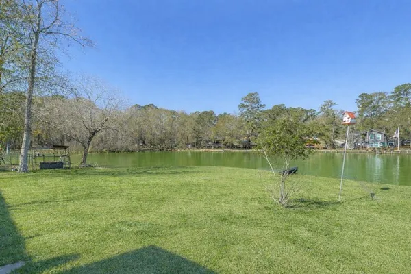 $469,000 | 293 Twin Magnolia, Onalaska, TX 77360