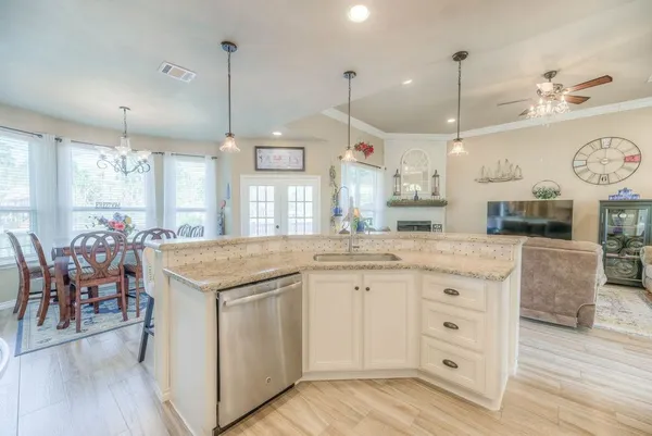 $469,000 | 293 Twin Magnolia, Onalaska, TX 77360