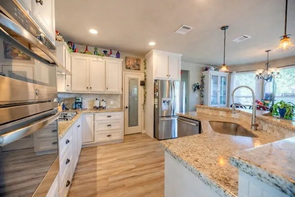 $469,000 | 293 Twin Magnolia, Onalaska, TX 77360