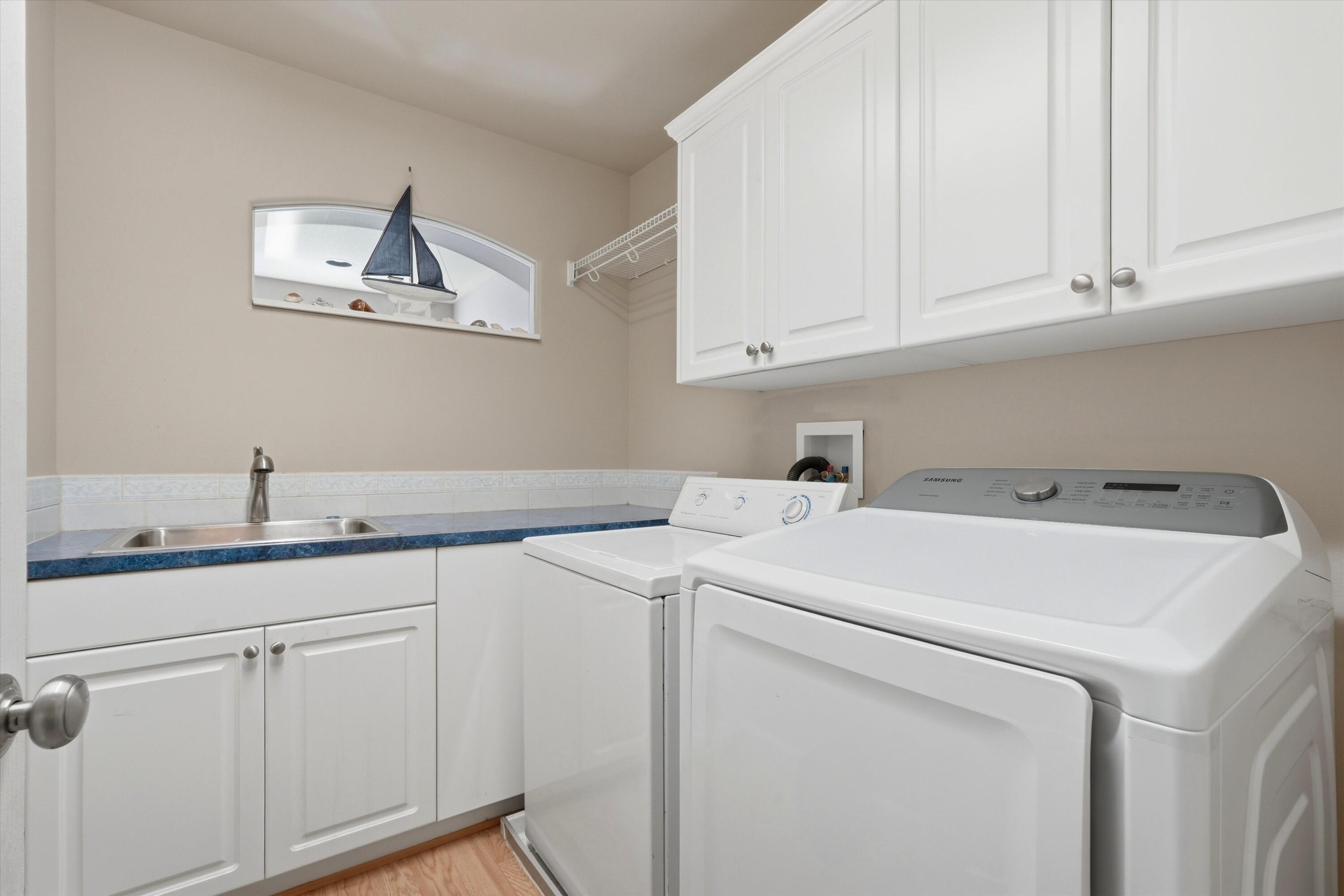 61235 Splendor Lane Bend, OR 97702 - Photo 37 of 52 Spacious laundry room with utility sink and ample storage space