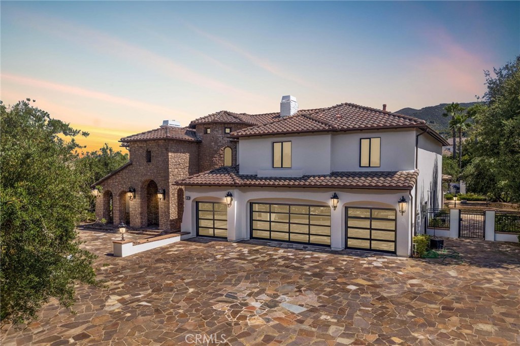 a view of a house with a yard and garage