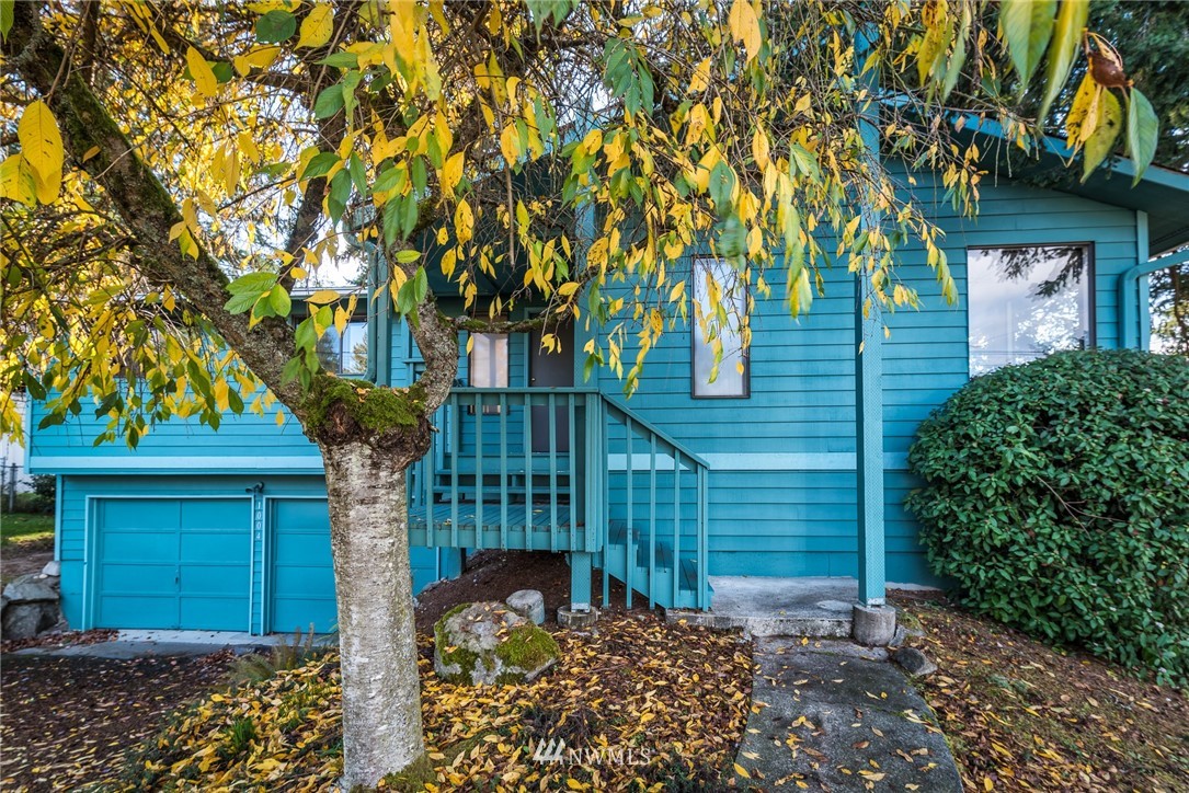 1004 Maple Street Edmonds, WA 98020 - Photo 2 of 25