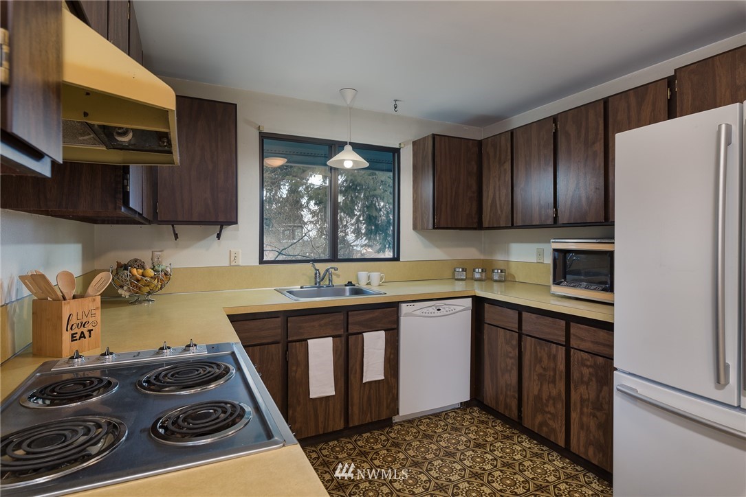 1004 Maple Street Edmonds, WA 98020 - Photo 11 of 25