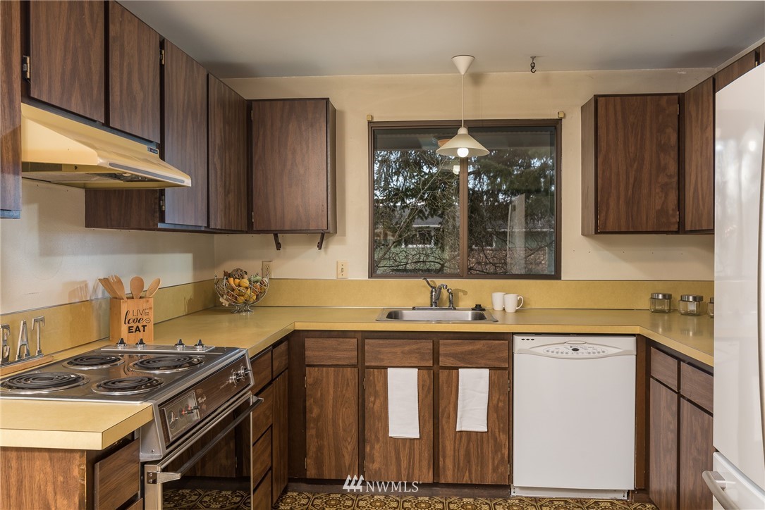1004 Maple Street Edmonds, WA 98020 - Photo 10 of 25