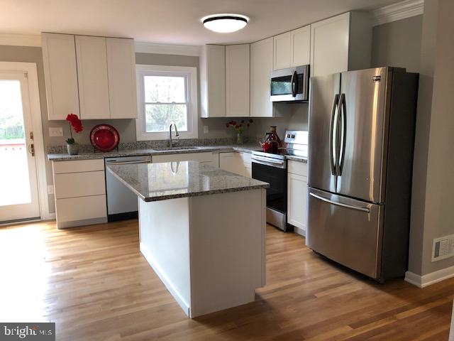 1832 Cedar Road Pasadena, MD 21122 - Photo 23 of 47 STAINLESS APPLIANCES