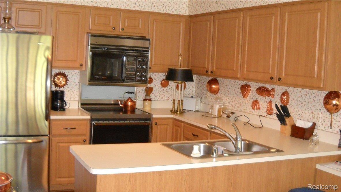 542 Tennyson Rochester, MI 48307 - Photo 2 of 10 542 tennyson 015