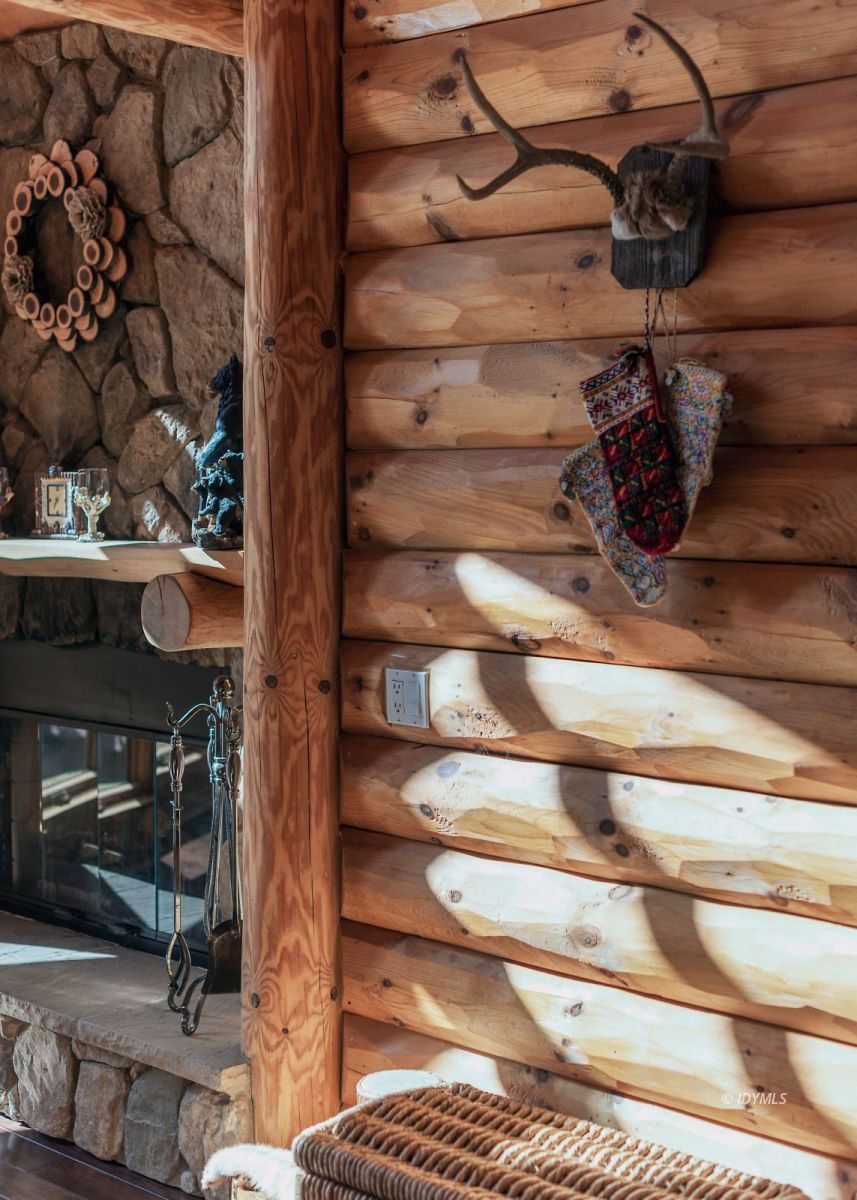 25117 Fern Valley Road Idyllwild, CA 92549 - Photo 18 of 67 a table with wine bottles and glasses on it