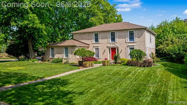 $680,000 | 2190 Babcock Drive, Troy, MI 48084