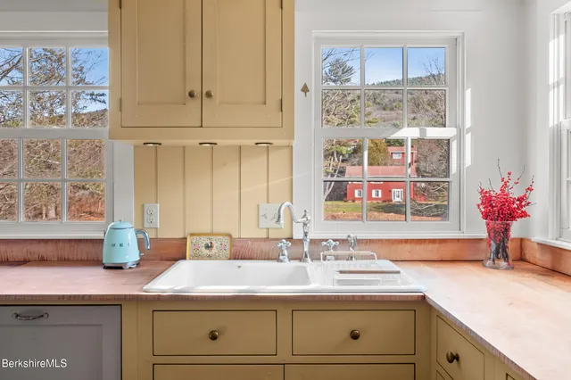 $680,000 | 7 Stockbridge Road, West Stockbridge, MA 01266