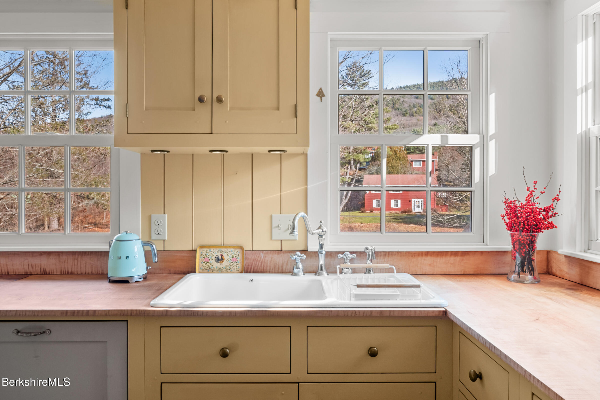 7 Stockbridge Road West Stockbridge, MA 01266 - Photo 14 of 44 Sink