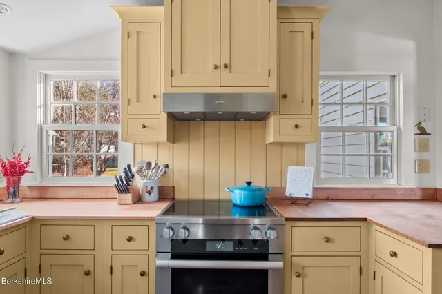 $680,000 | 7 Stockbridge Road, West Stockbridge, MA 01266