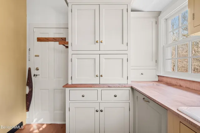 $680,000 | 7 Stockbridge Road, West Stockbridge, MA 01266