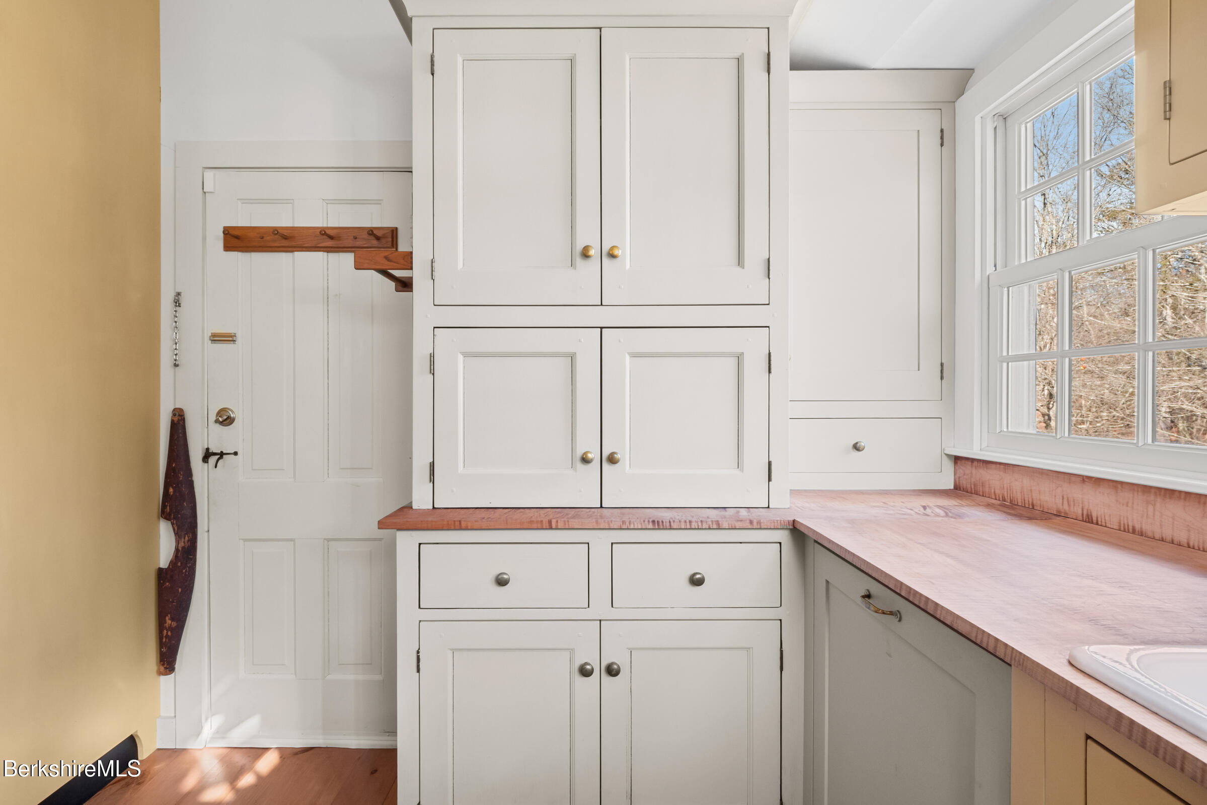 7 Stockbridge Road West Stockbridge, MA 01266 - Photo 16 of 44 Cabinetry