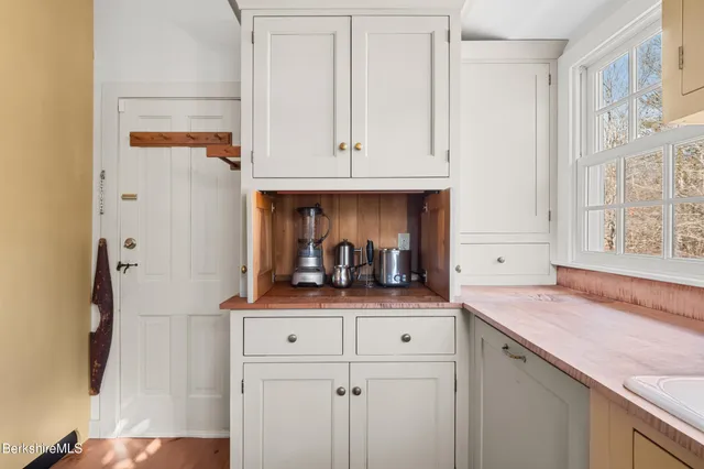 $680,000 | 7 Stockbridge Road, West Stockbridge, MA 01266