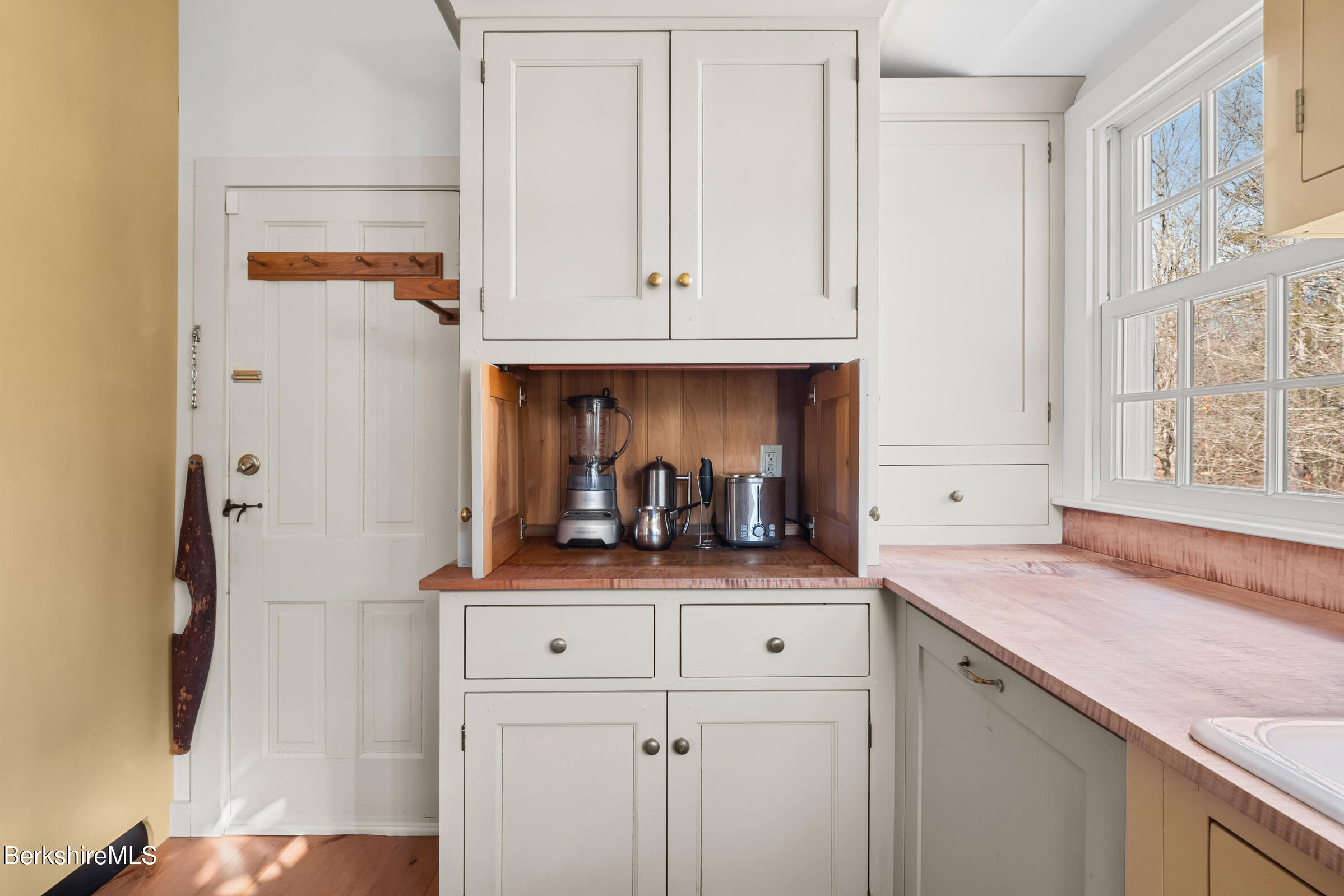 7 Stockbridge Road West Stockbridge, MA 01266 - Photo 17 of 44 Cabinetry