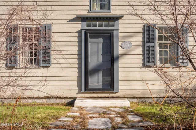 $680,000 | 7 Stockbridge Road, West Stockbridge, MA 01266