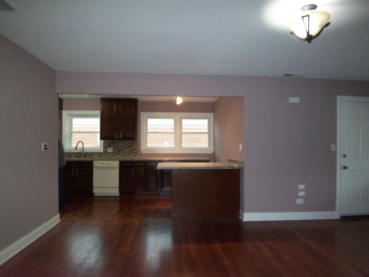 875 Addison Road Addison, IL 60101 - Photo 3 of 29