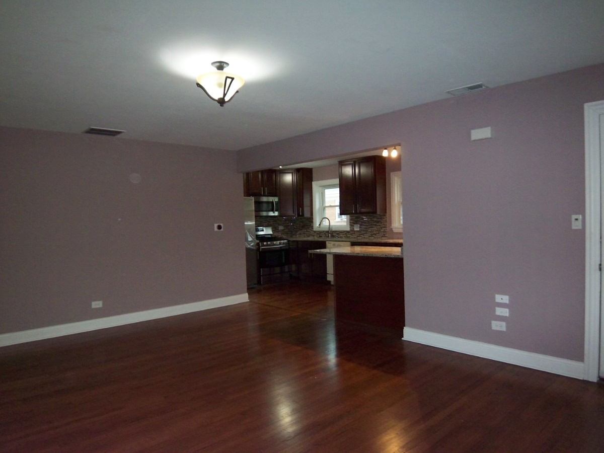 875 Addison Road Addison, IL 60101 - Photo 4 of 29