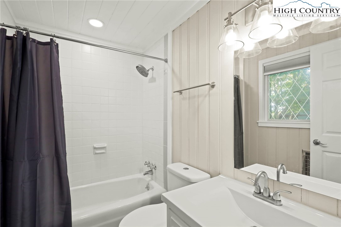 1002 Charter Hills Road Beech Mountain, NC 28604 - Photo 25 of 30 Gallery Image 25