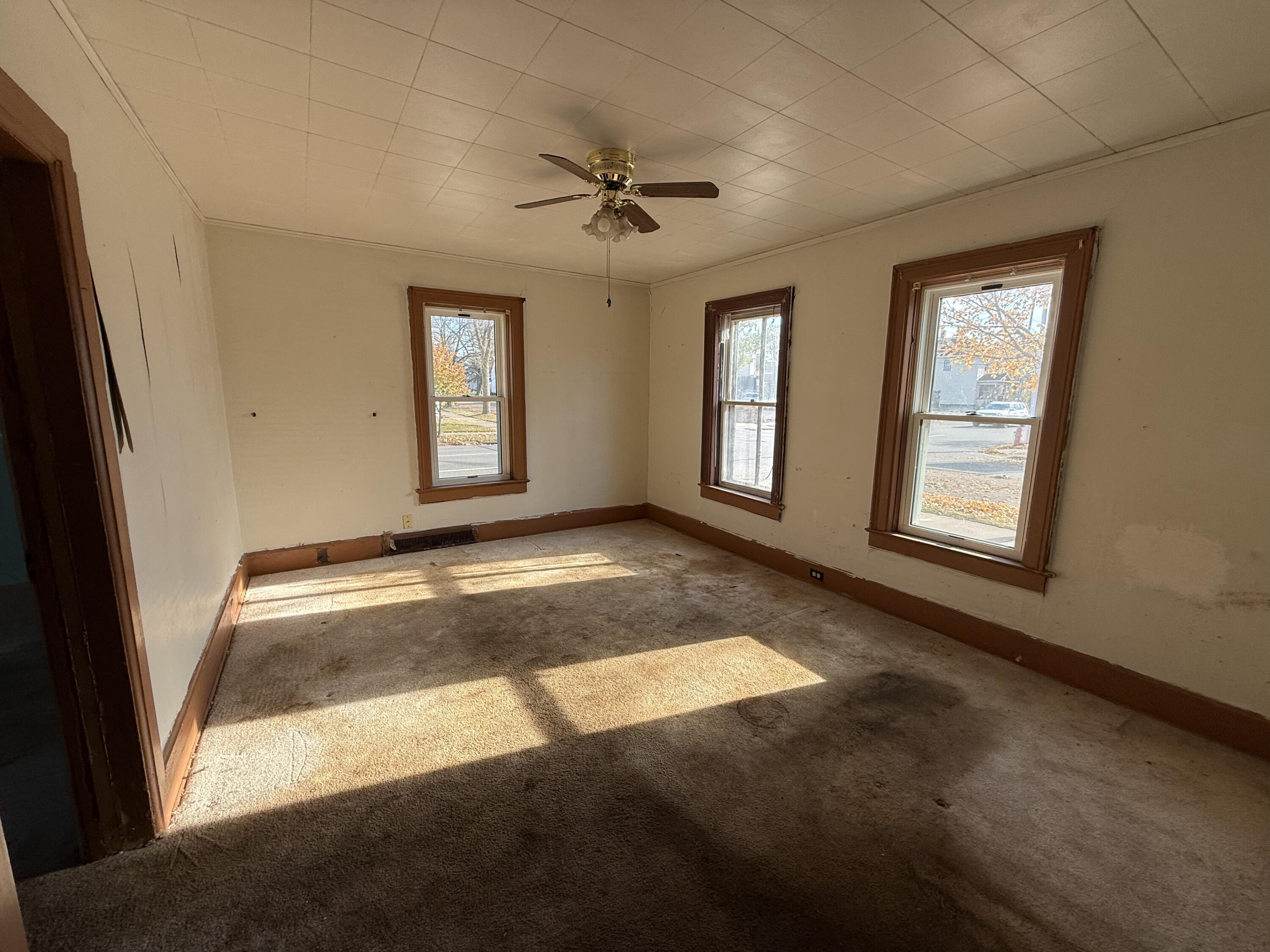 530 Humboldt Avenue Wausau, WI 54403 - Photo 6 of 18 LIVING ROOM