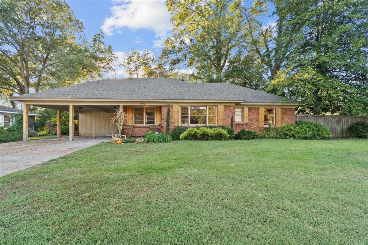 1495 Whitewater Road Memphis, TN 38117 - Photo 1 of 27 front view of a house with a garden