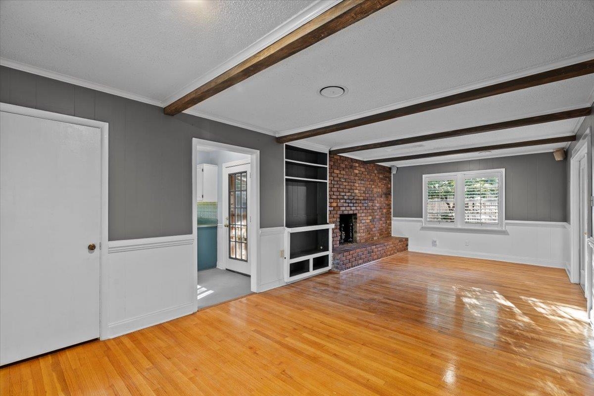 1495 Whitewater Road Memphis, TN 38117 - Photo 12 of 27 a big room with wooden floor and windows