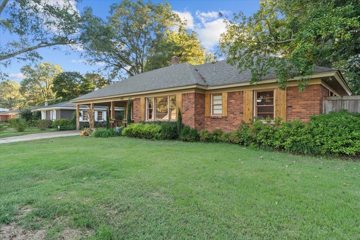 1495 Whitewater Road Memphis, TN 38117 - Photo 2 of 27 a front view of house with yard and green space
