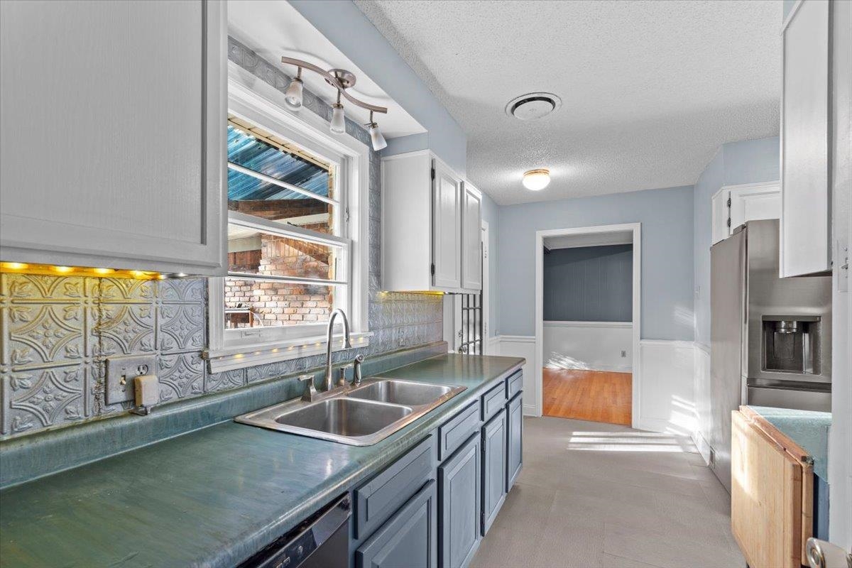 1495 Whitewater Road Memphis, TN 38117 - Photo 9 of 27 a kitchen with a sink a counter top space and stainless steel appliances