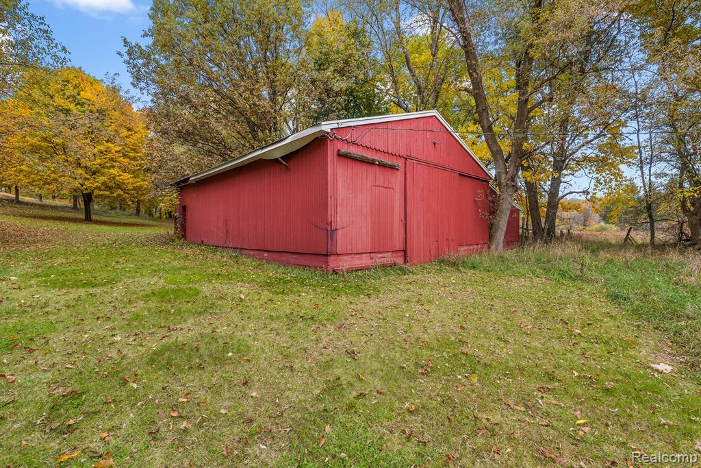 10001 Ellis Road Clarkston, MI 48348 - Photo 16 of 85