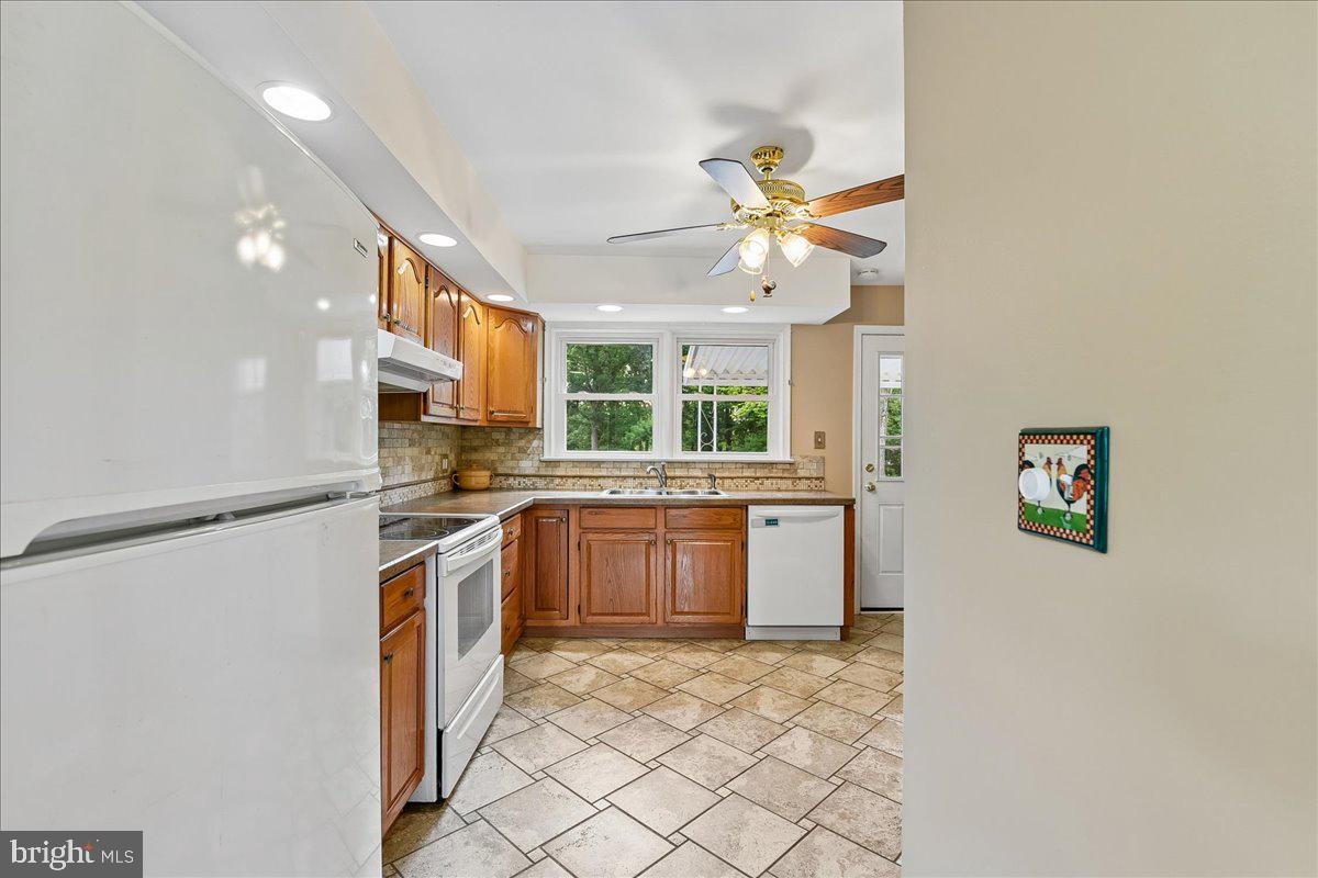 1901 Van Bibber Road Edgewood, MD 21040 - Photo 9 of 42 Kitchen
