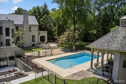 $4,795,000 | 33 Dromara Road, Ladue, MO 63124