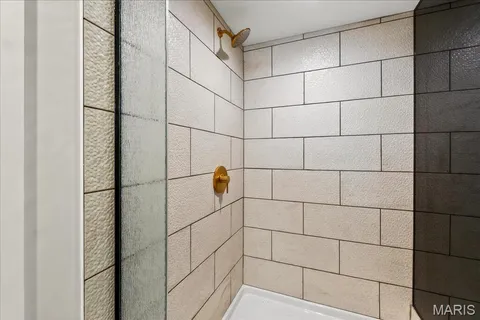 $4,795,000 | 33 Dromara Road, Ladue, MO 63124