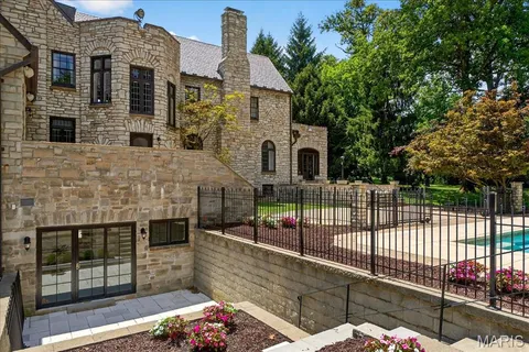 $4,795,000 | 33 Dromara Road, Ladue, MO 63124