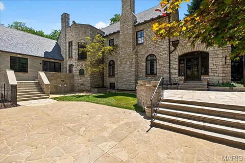 $4,795,000 | 33 Dromara Road, Ladue, MO 63124
