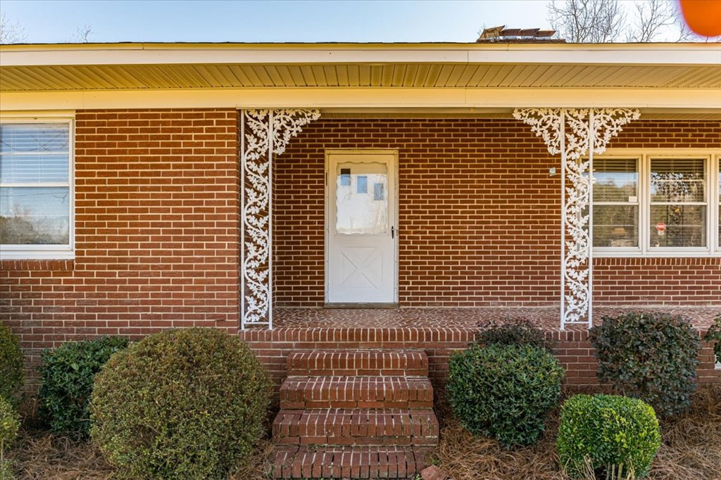 1041 Cedar Road Matthews, GA 30818 - Photo 2 of 47