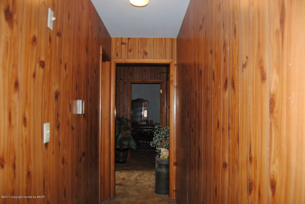 101 Geronimo Road Amarillo, TX 79108 - Photo 14 of 27 Hallway