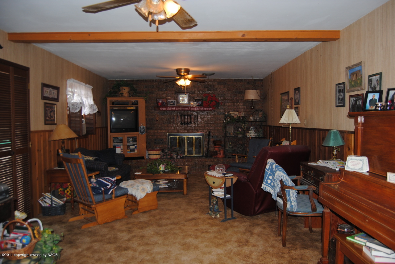 101 Geronimo Road Amarillo, TX 79108 - Photo 4 of 27 Living Area
