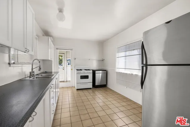 $1,395,000 | 852 Venezia Avenue, Venice, CA 90291