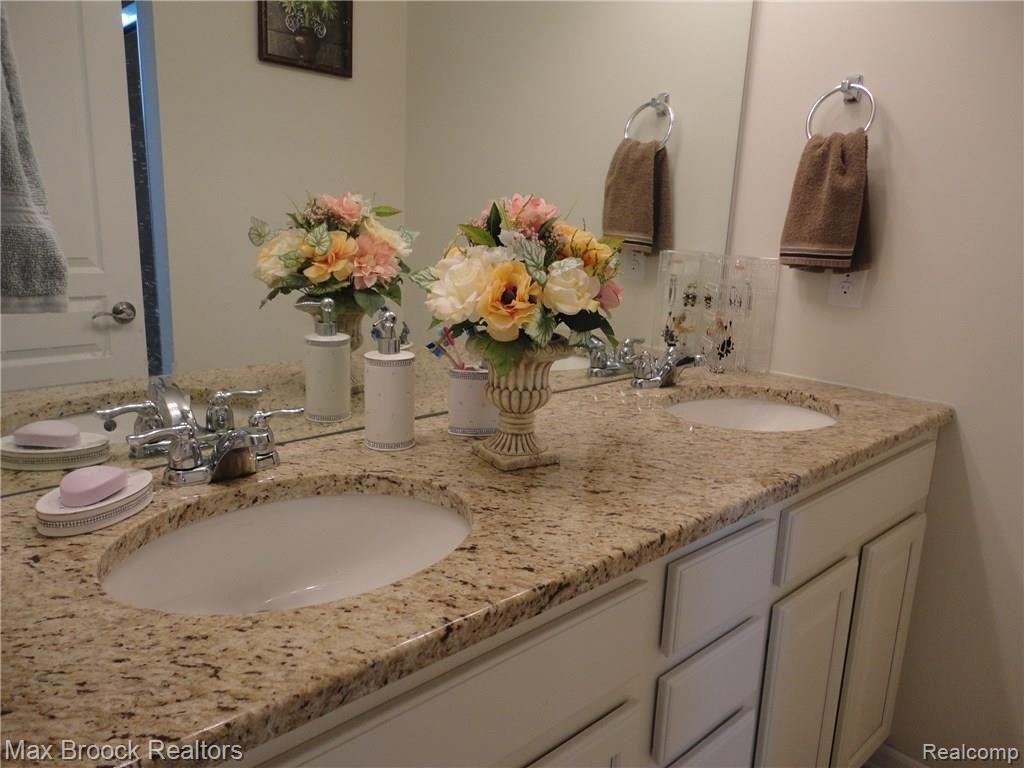 326 Glenhurst Boulevard, Unit 27 Rochester, MI 48307 - Photo 19 of 29