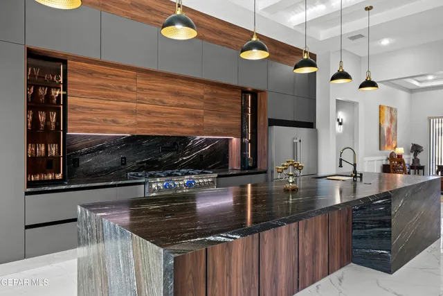 $670,000 | 5421 Doug Allan, El Paso, TX 79932