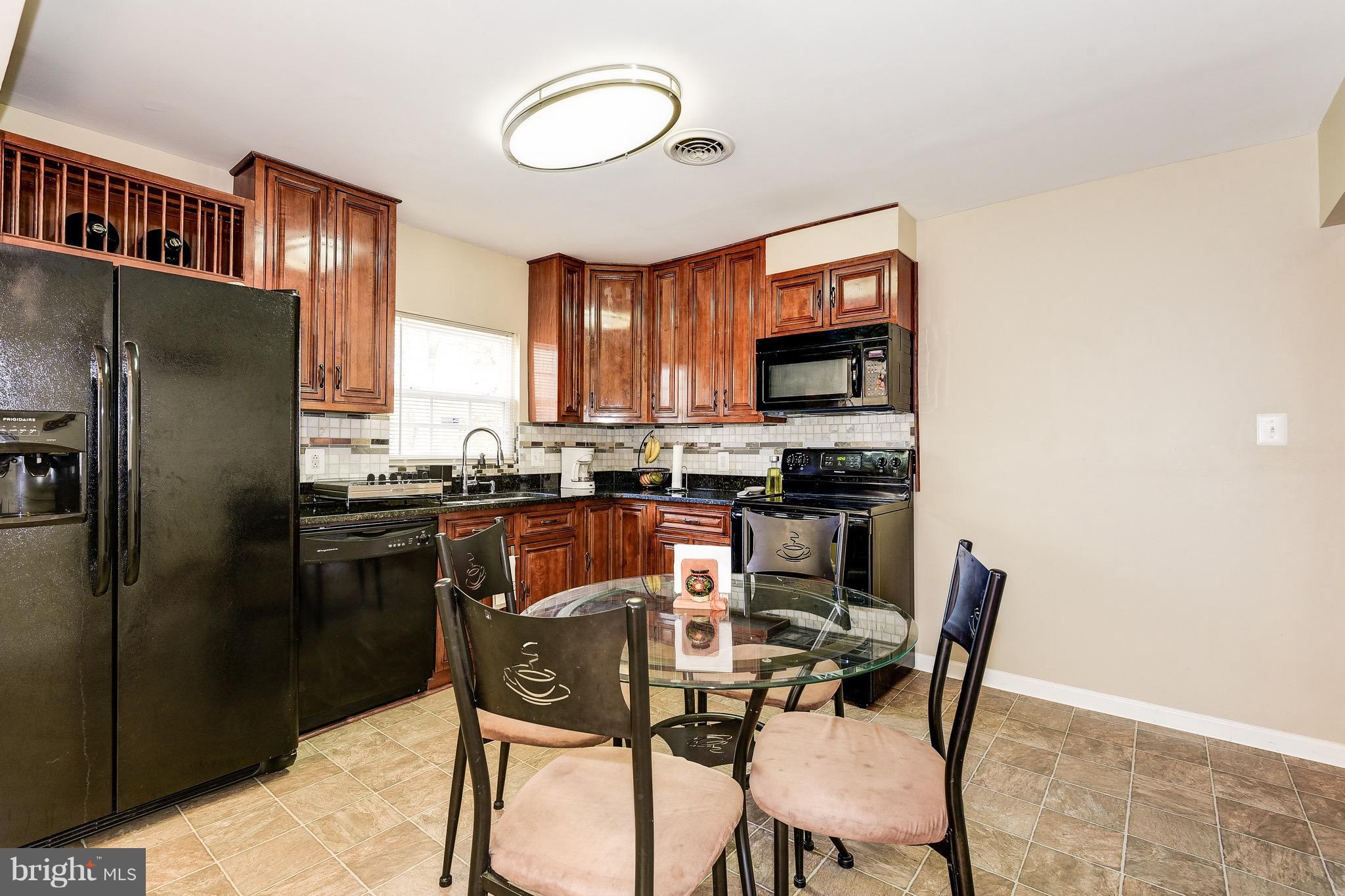 9024 Taylor Street Springdale, MD 20706 - Photo 6 of 18 Kitchen