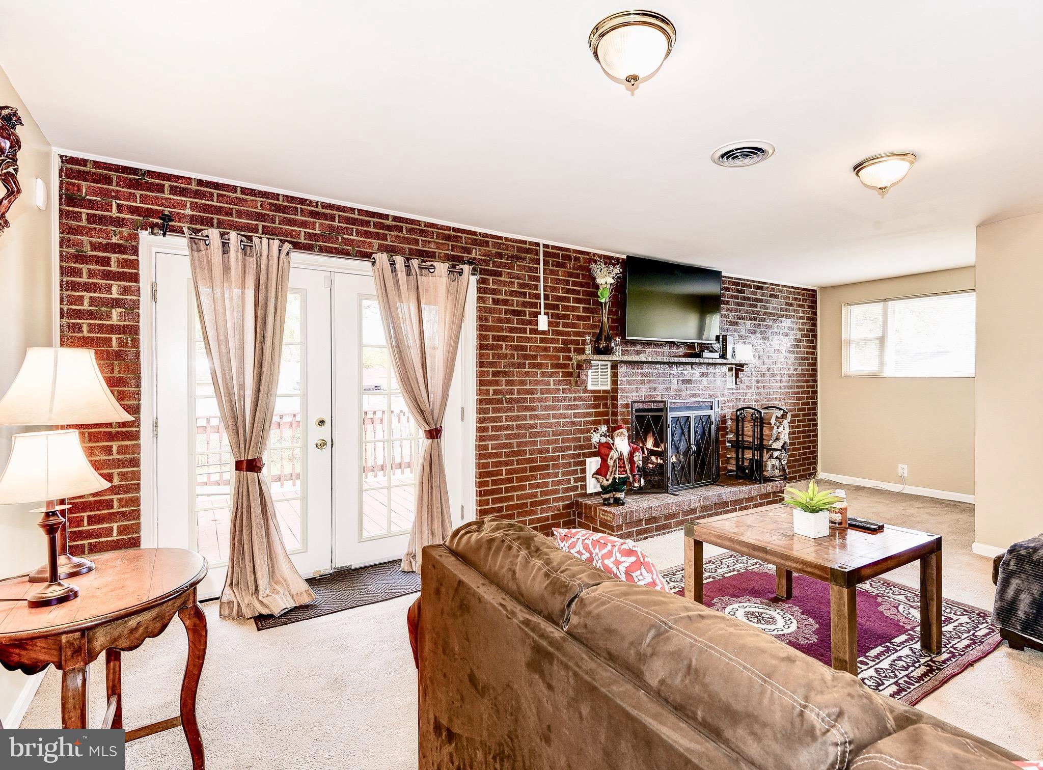 9024 Taylor Street Springdale, MD 20706 - Photo 8 of 18 Family Room