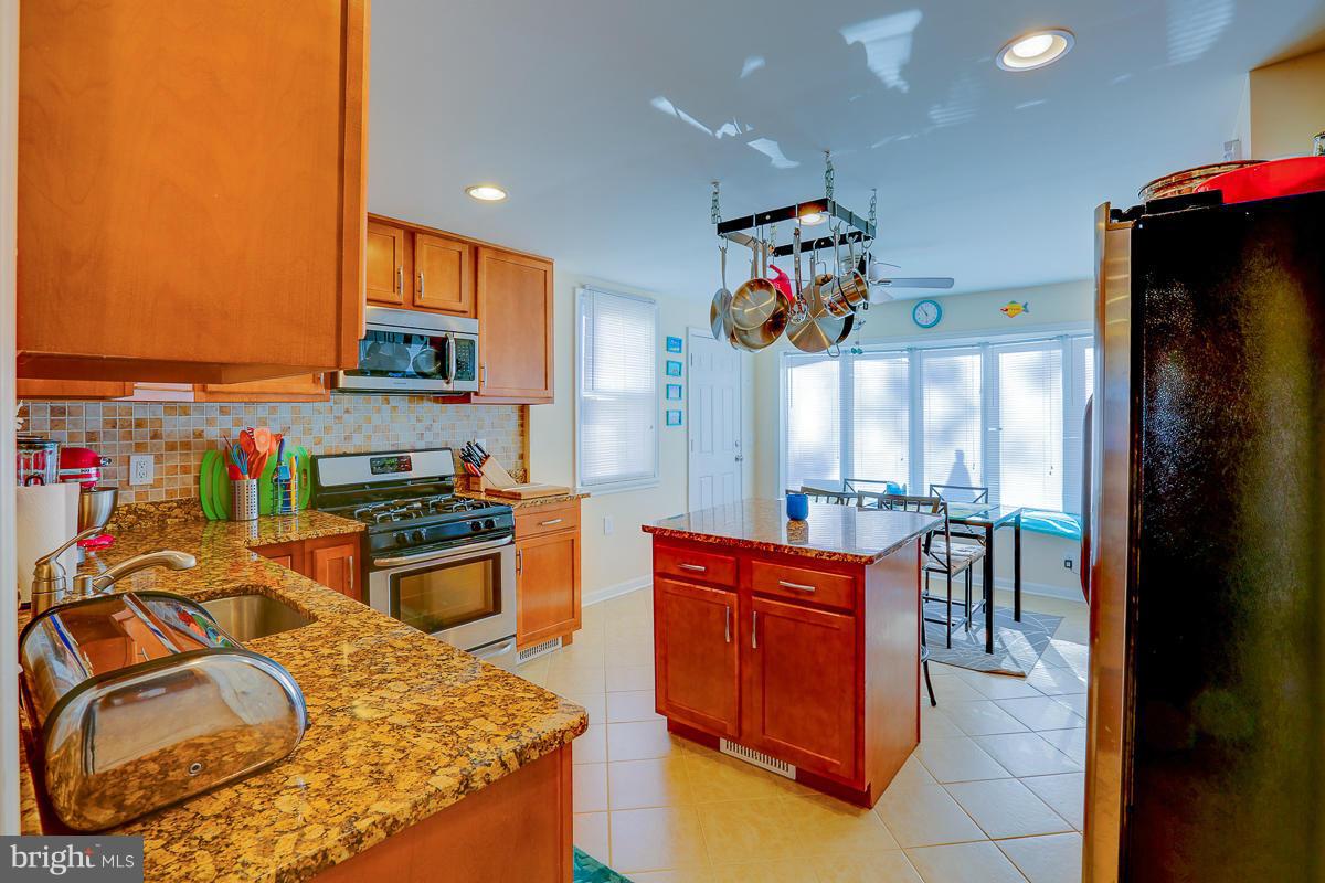 4515 Raspe Avenue Baltimore, MD 21206 - Photo 12 of 30 Kitchen