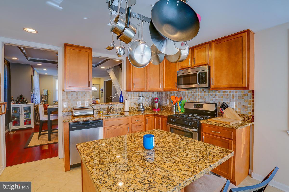 4515 Raspe Avenue Baltimore, MD 21206 - Photo 16 of 30 Kitchen