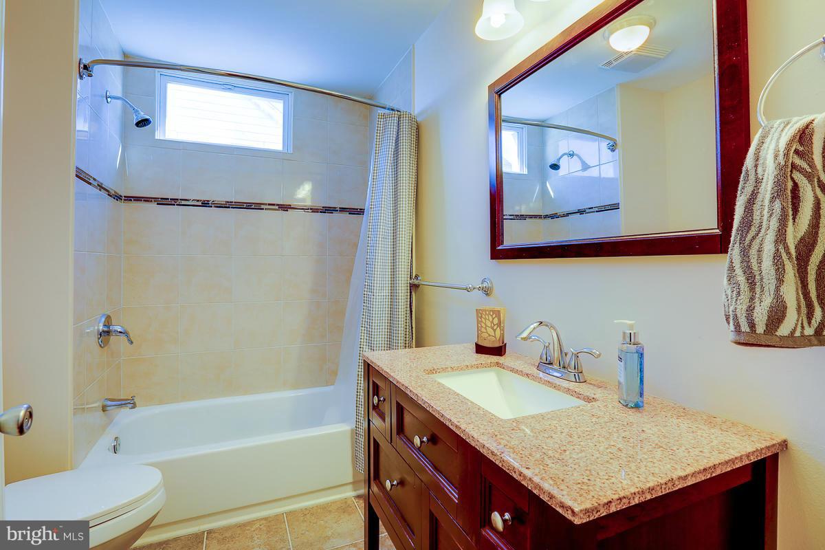4515 Raspe Avenue Baltimore, MD 21206 - Photo 22 of 30 Bath