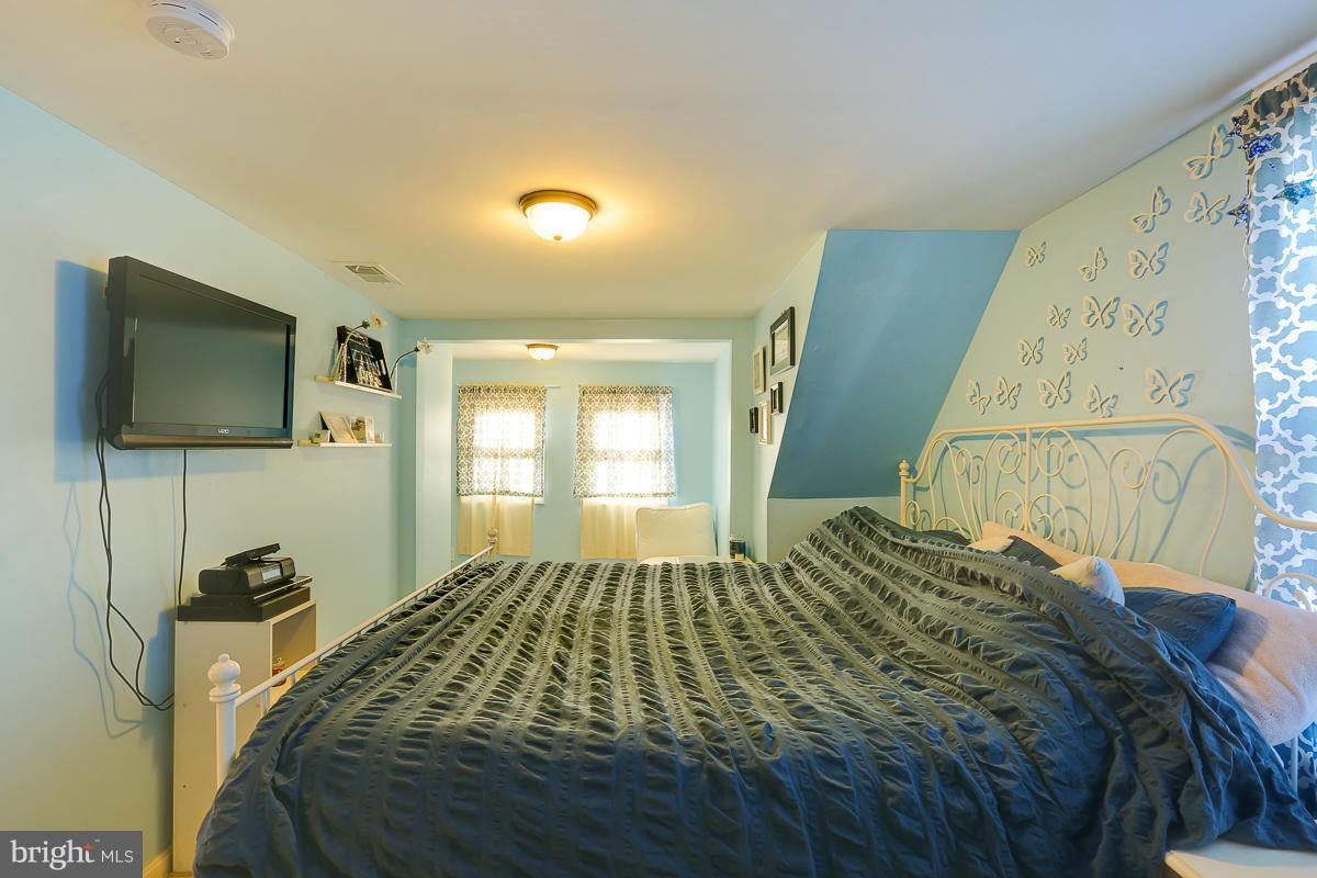 4515 Raspe Avenue Baltimore, MD 21206 - Photo 23 of 30 Bedroom