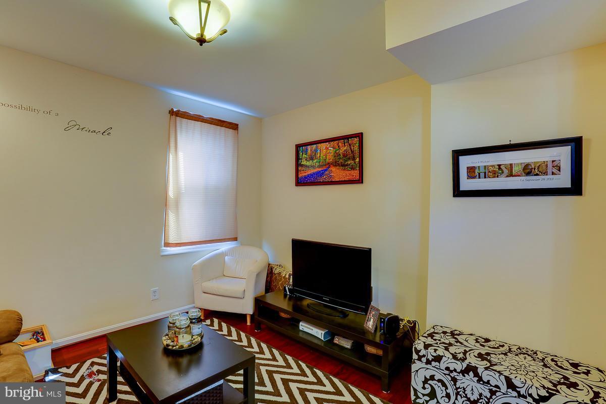 4515 Raspe Avenue Baltimore, MD 21206 - Photo 8 of 30 Family Room
