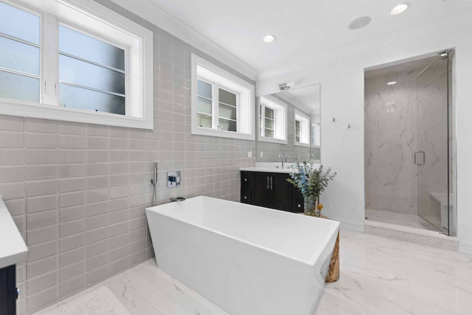 2040 North Burling Street, Unit 1 Chicago, IL 60614 - Photo 20 of 29 a white tub sitting in a bathroom near shower